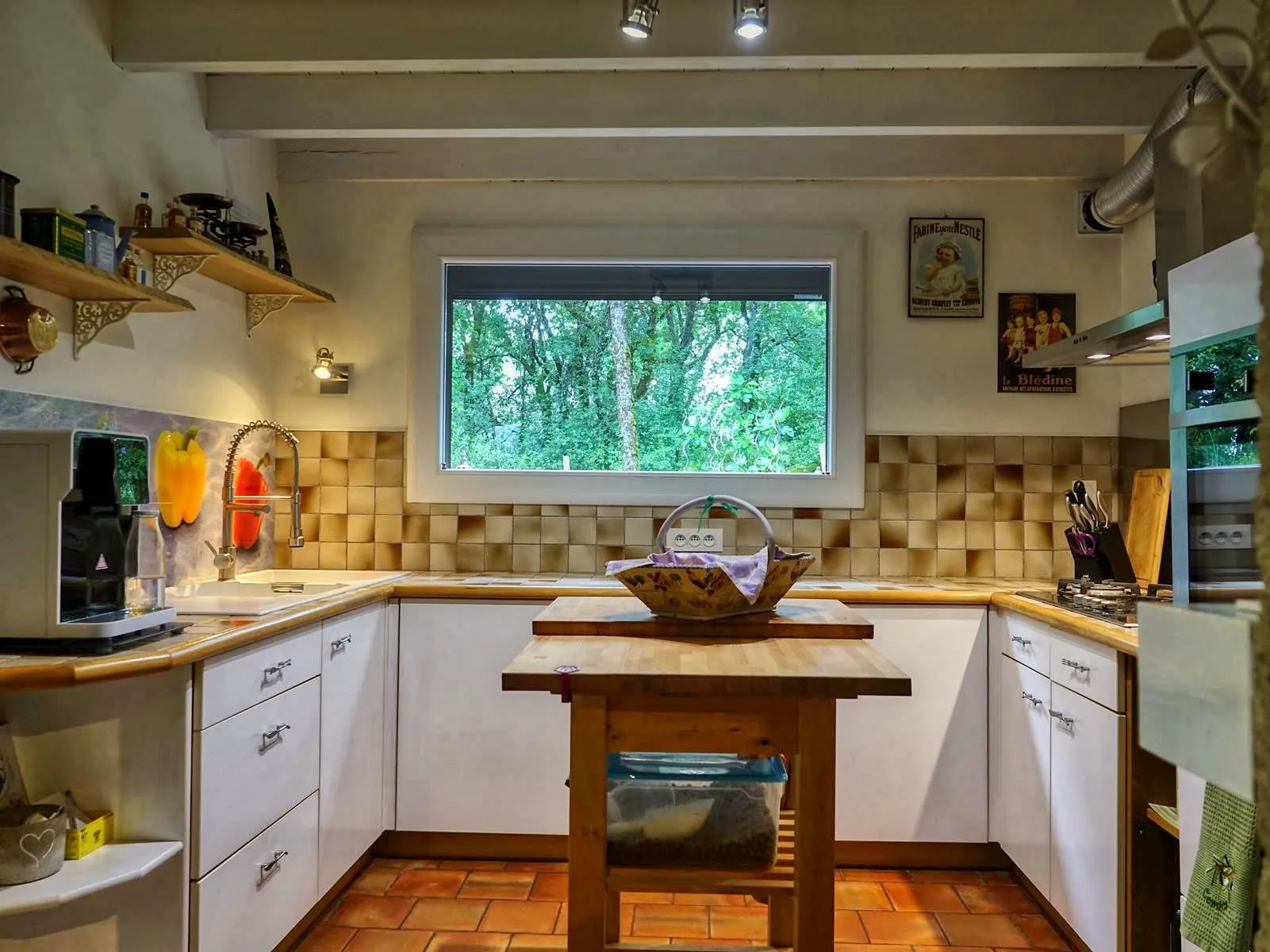 Maison contemporaine écologique avec vue sur la vallée du Lot, située dans un parc de 5000 m² à Castelfranc 