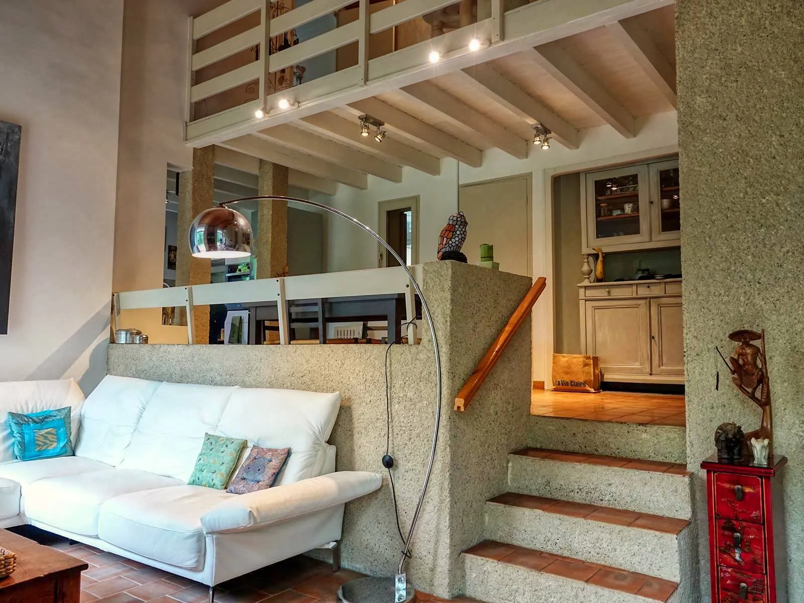 Maison contemporaine écologique avec vue sur la vallée du Lot, située dans un parc de 5000 m² à Castelfranc 