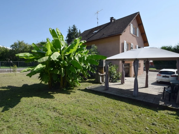 Maison traditionnelle avec terrasse et jardin à Valentigney - 8 ares