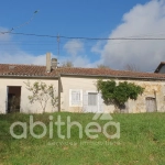 Ancienne ferme à rénover avec dépendances et terrain à Cellefrouin
