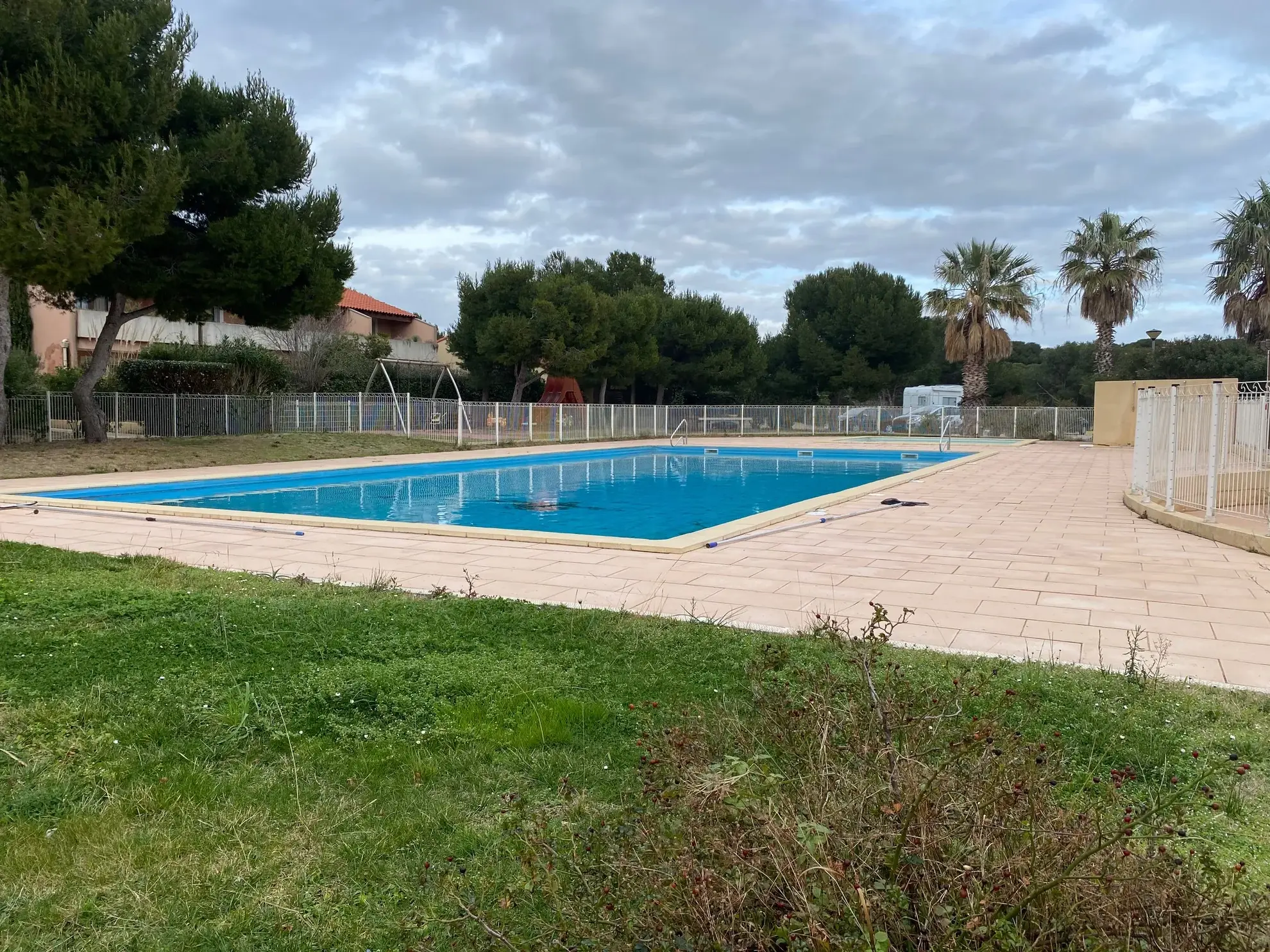 Investissez dans un pavillon en Côte Bleue, loué sous bail commercial à Carro – Opportunité rare 