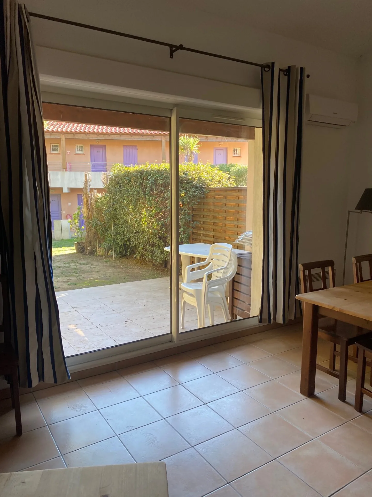 Investissez dans un pavillon en Côte Bleue, loué sous bail commercial à Carro – Opportunité rare 