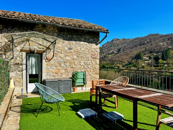 Charmante maison atypique avec vue montagne à Antraigues-sur-Volane