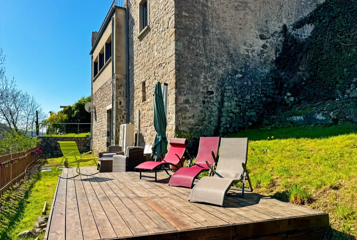Charmante maison atypique avec vue montagne à Antraigues-sur-Volane 