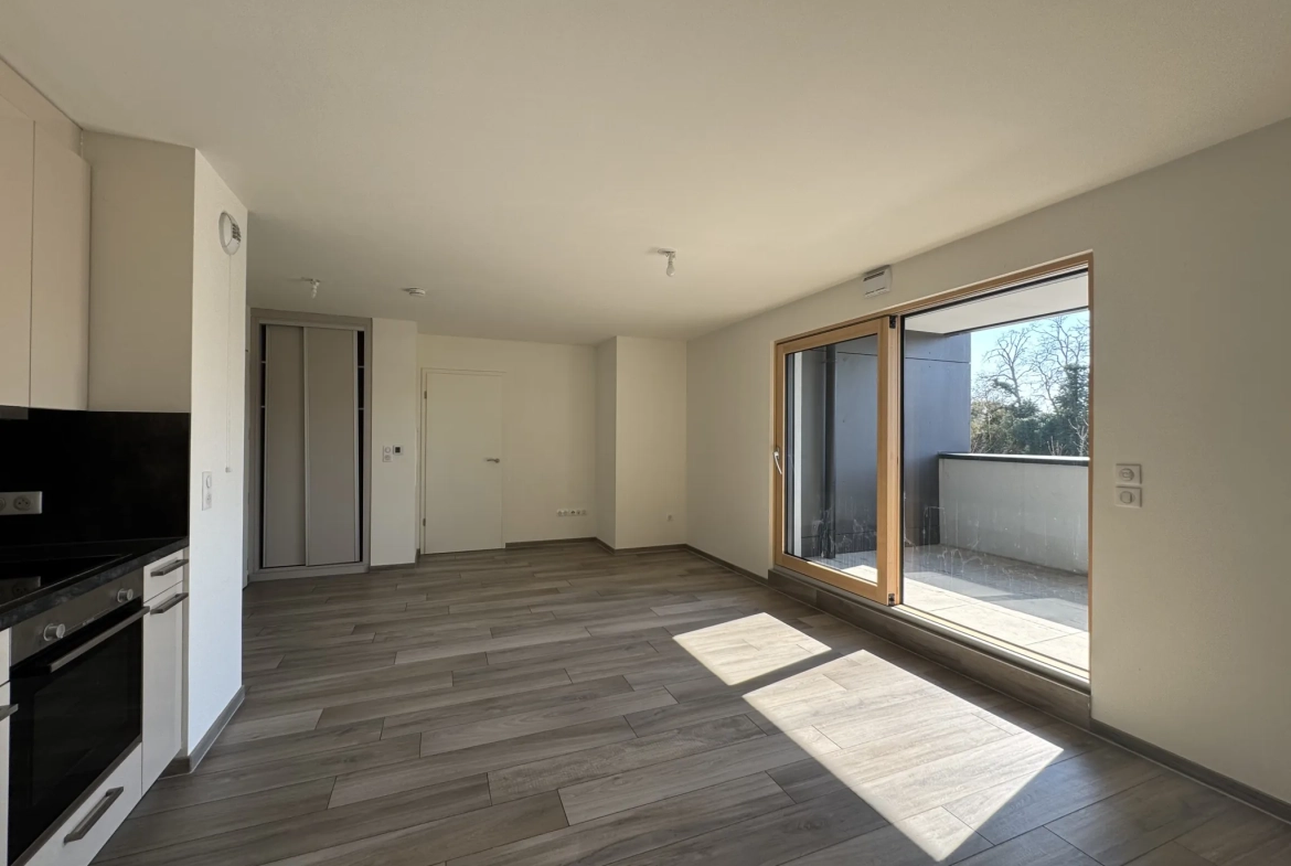 Appartement T3 récent avec terrasse et parking à Saint-Louis 