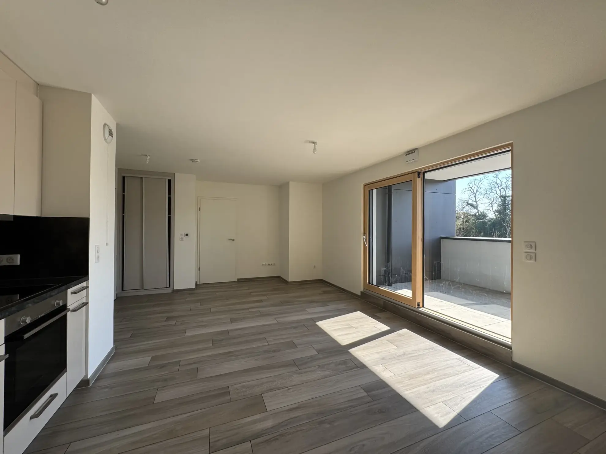 Appartement T3 récent avec terrasse et parking à Saint-Louis 