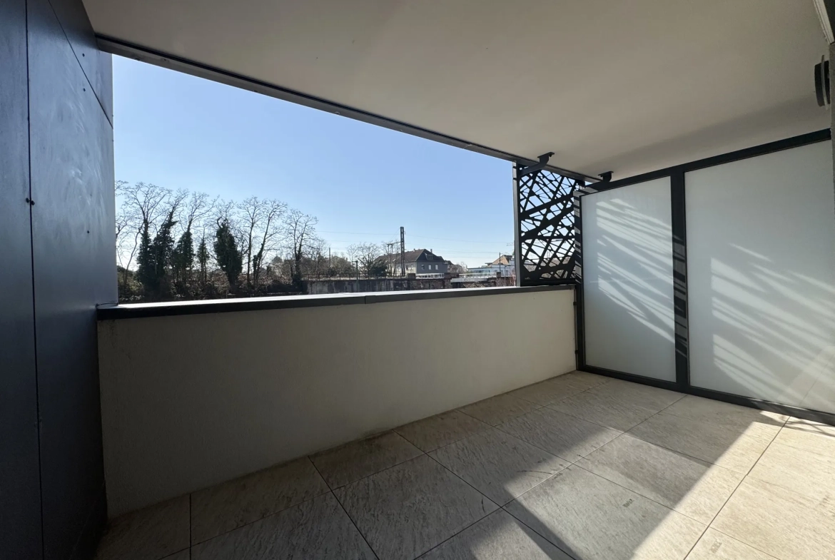 Appartement T3 récent avec terrasse et parking à Saint-Louis 