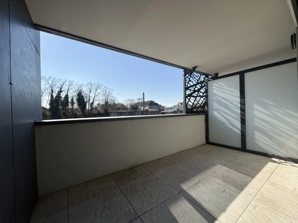 Appartement T3 récent avec terrasse et parking à Saint-Louis