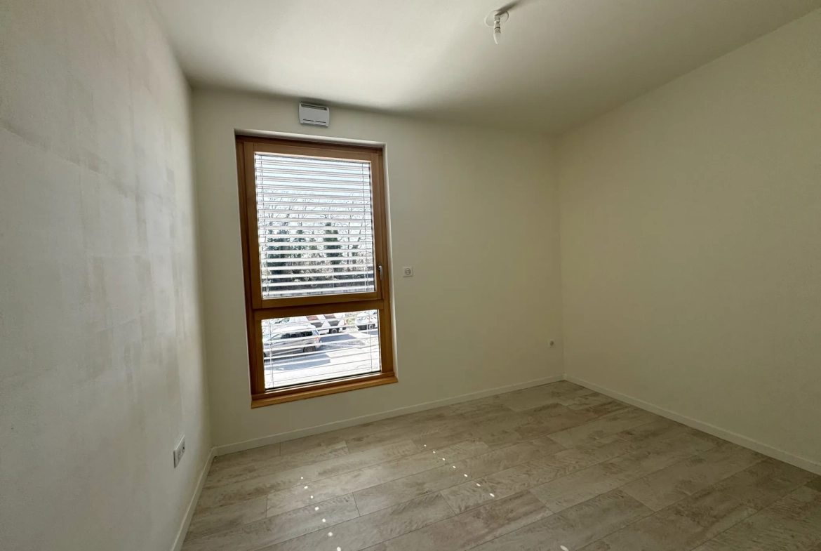 Appartement T3 récent avec terrasse et parking à Saint-Louis 