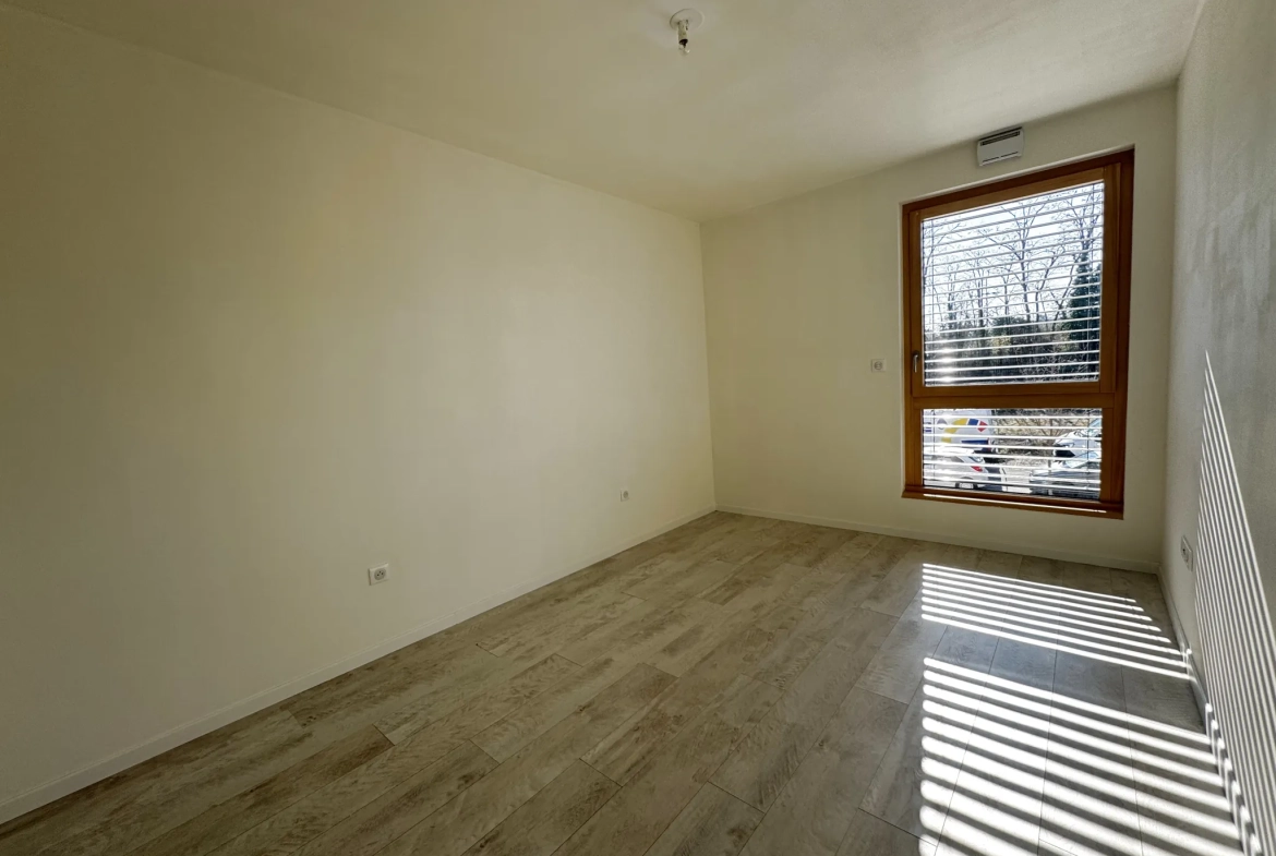 Appartement T3 récent avec terrasse et parking à Saint-Louis 