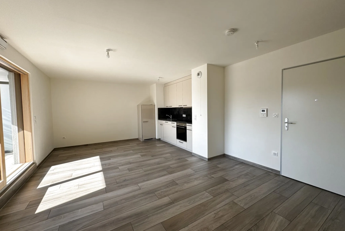Appartement T3 récent avec terrasse et parking à Saint-Louis 