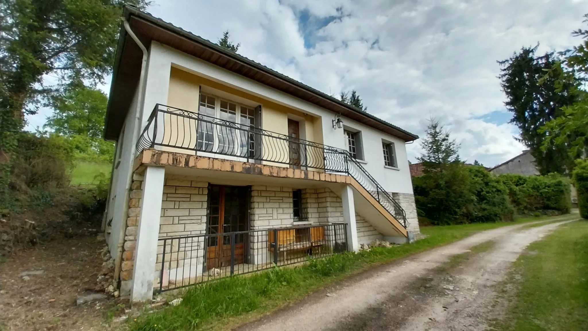 Charmante maison de village de 125 m² avec terrain en Périgord Vert 