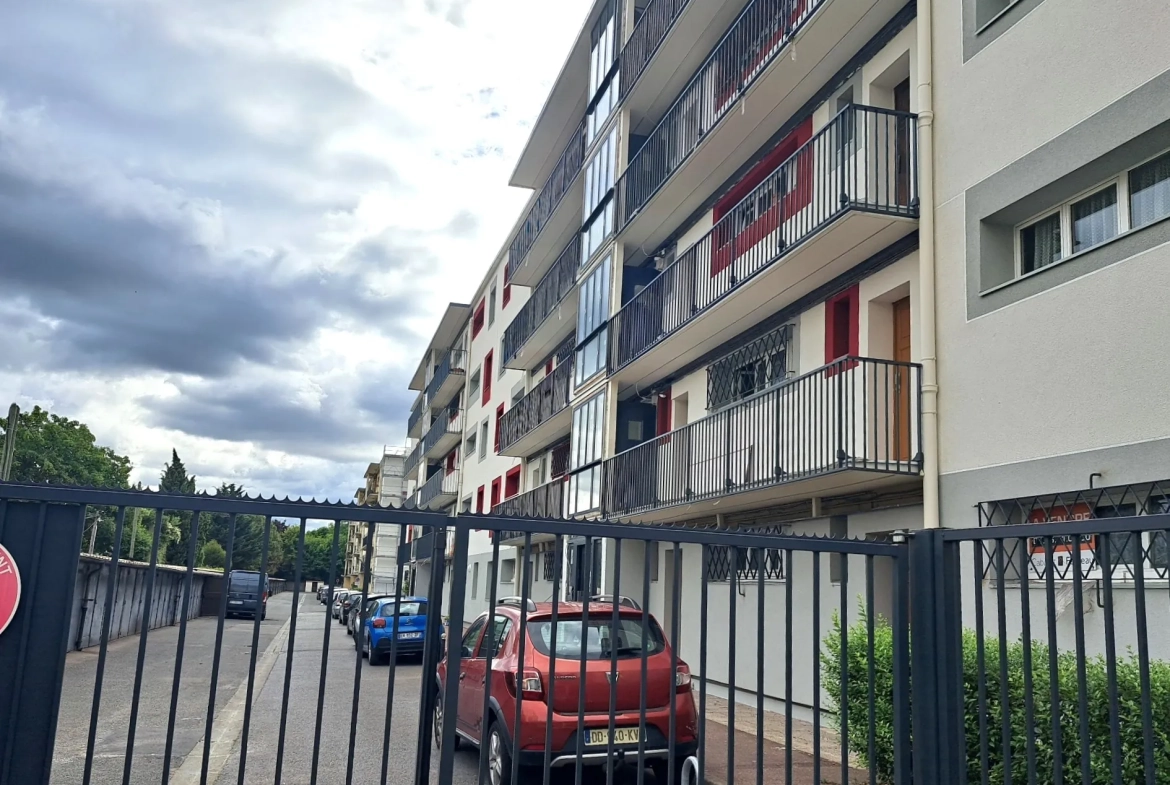 Appartement 4 pièces à Vitry-sur-Seine avec balcon, cave et parking 