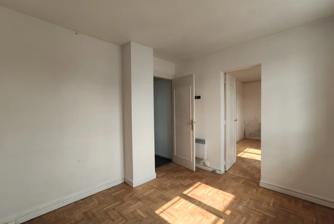 Appartement 4 pièces à Vitry-sur-Seine avec balcon, cave et parking 