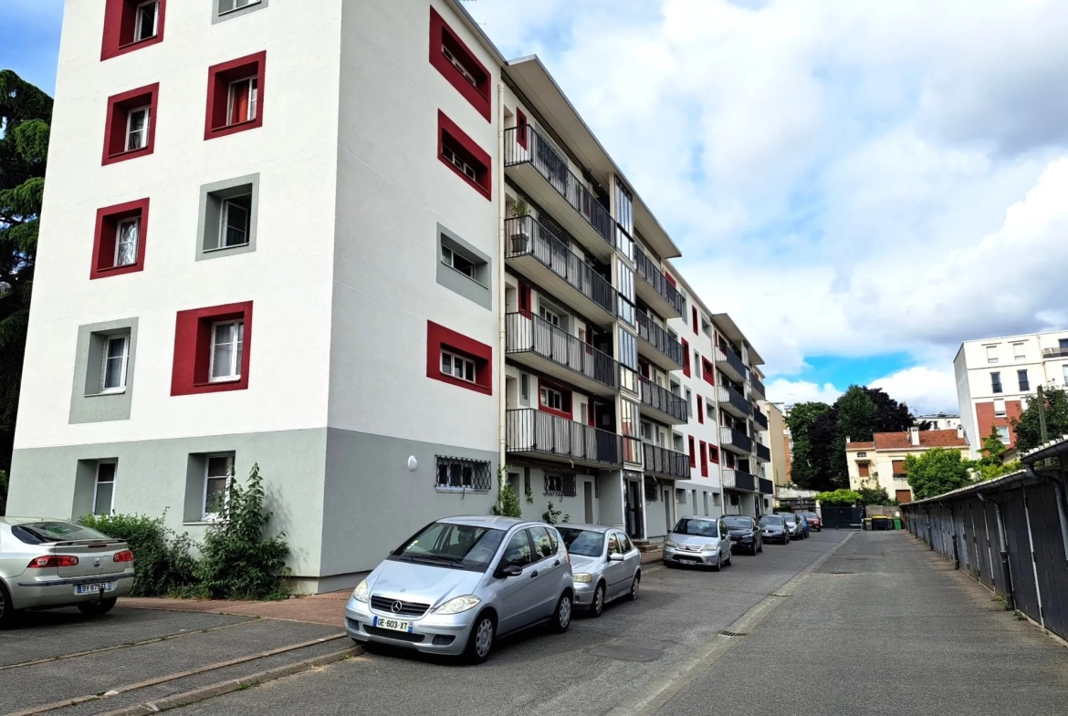 Appartement 4 pièces à Vitry-sur-Seine avec balcon, cave et parking 