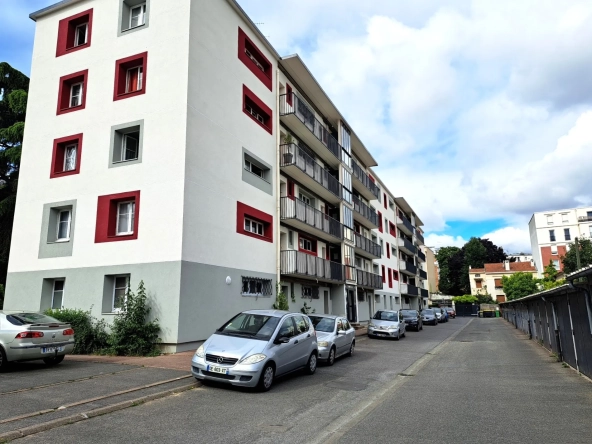 Appartement 4 pièces à Vitry-sur-Seine avec balcon, cave et parking
