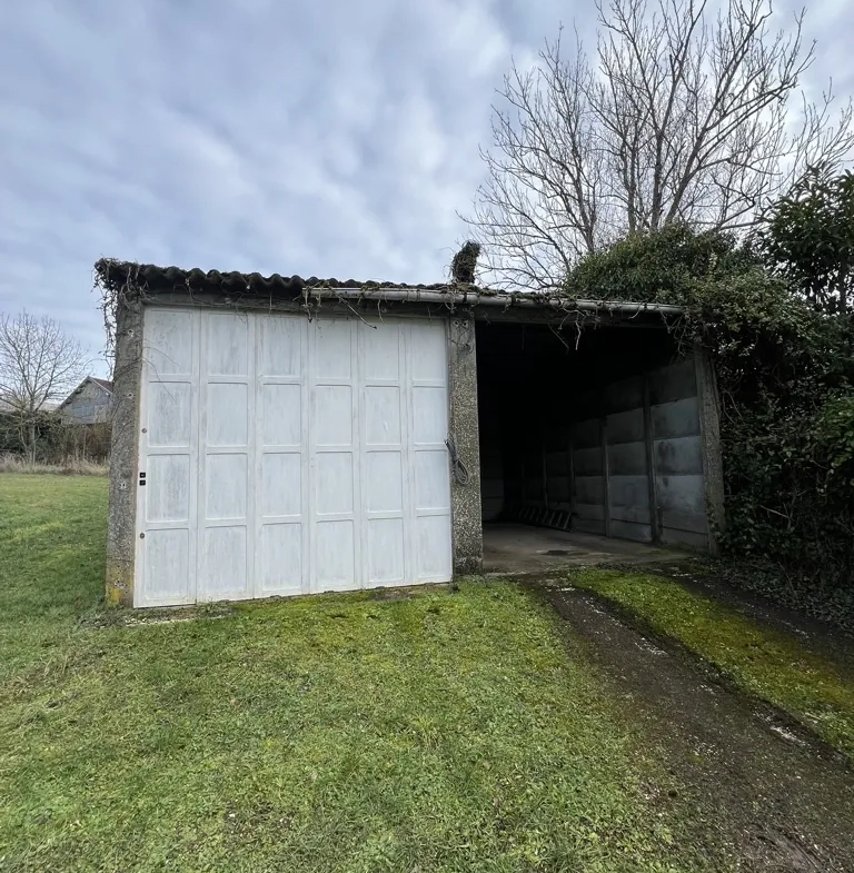Charmante maison de village rénovée avec grand terrain à Vinon près de Sancerre 