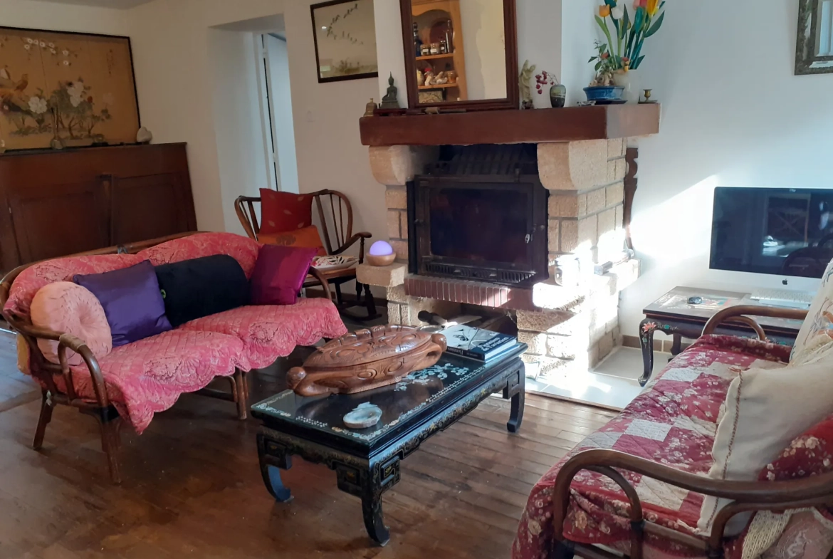 Belle maison en pierre rénovée avec 4 chambres au cœur du Périgord-Limousin 