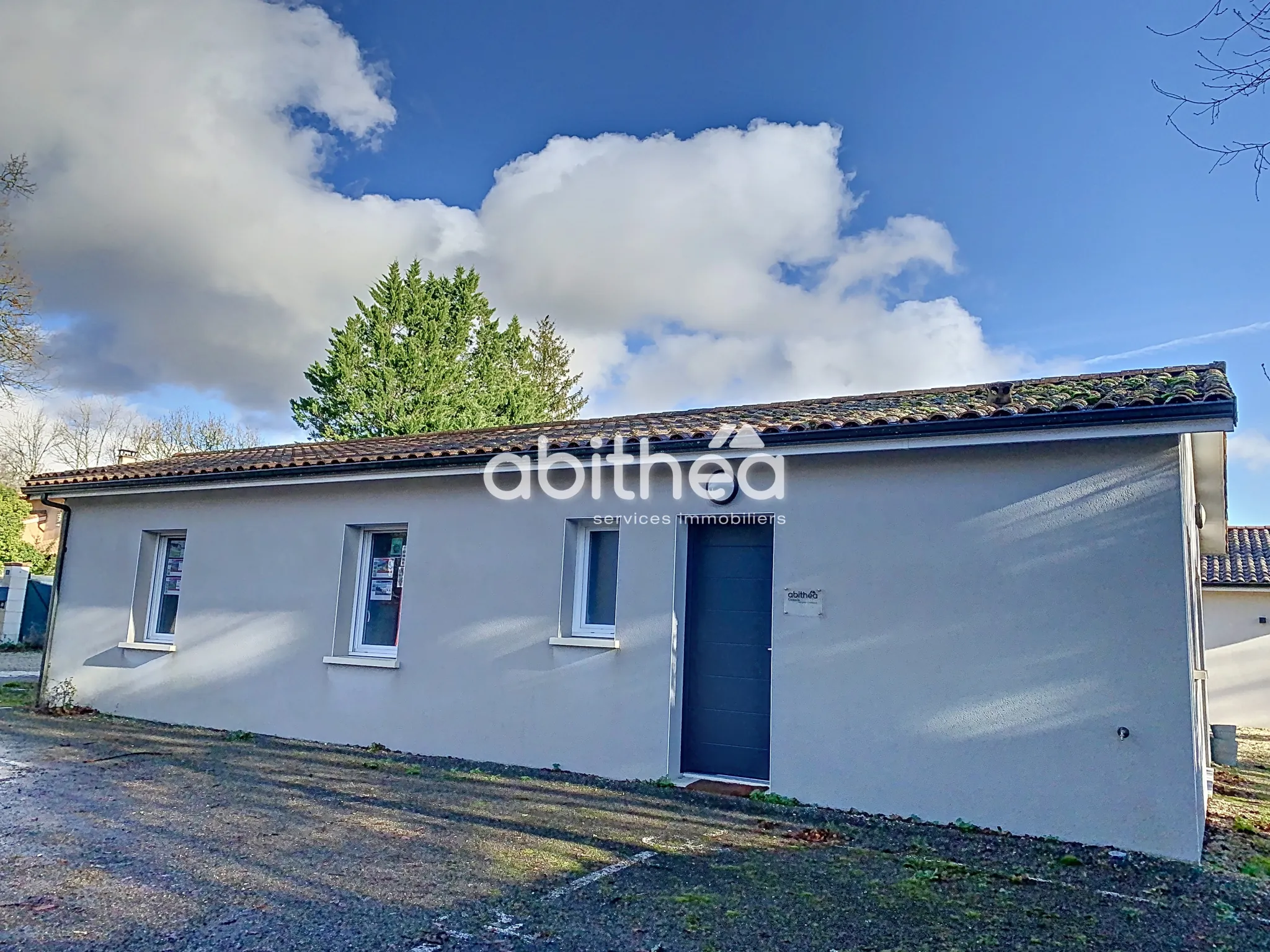 Maison récente de plain-pied avec 3 chambres à Puy Moyen 