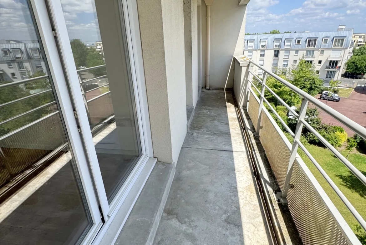 Appartement de 61m² avec 2 chambres à Cergy-le-Haut, parking et cave 