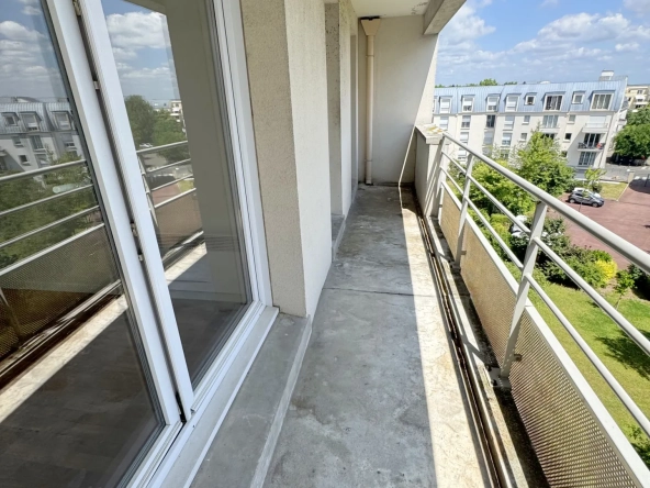 Appartement de 61m² avec 2 chambres à Cergy-le-Haut, parking et cave