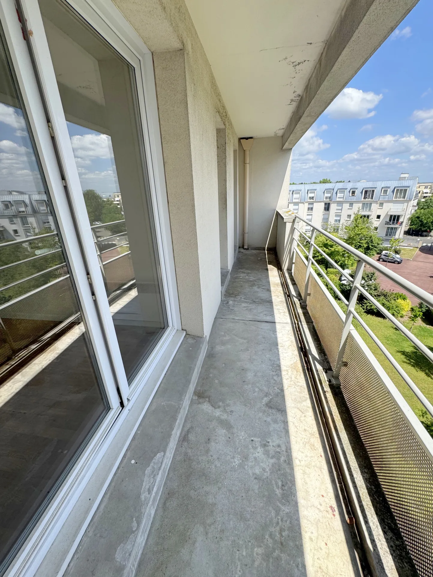 Appartement de 61m² avec 2 chambres à Cergy-le-Haut, parking et cave 