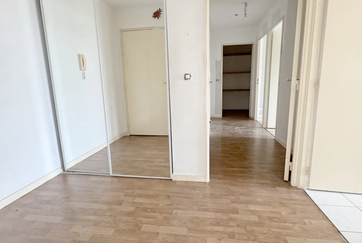 Appartement de 61m² avec 2 chambres à Cergy-le-Haut, parking et cave 