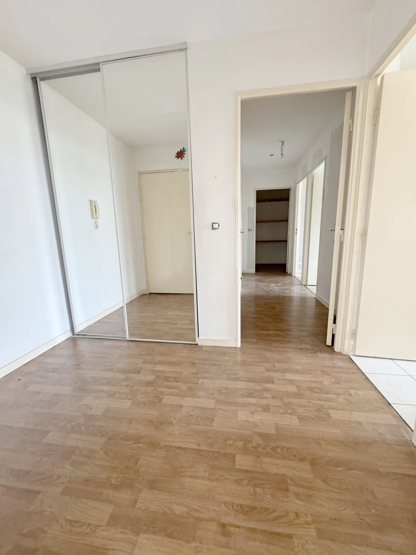 Appartement de 61m² avec 2 chambres à Cergy-le-Haut, parking et cave 