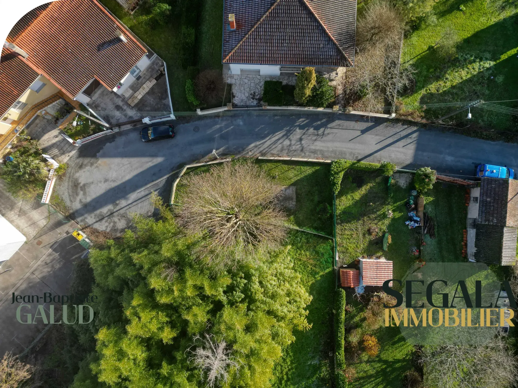 Maison bourgeoise avec local commercial et jardin à Blaye-les-Mines 