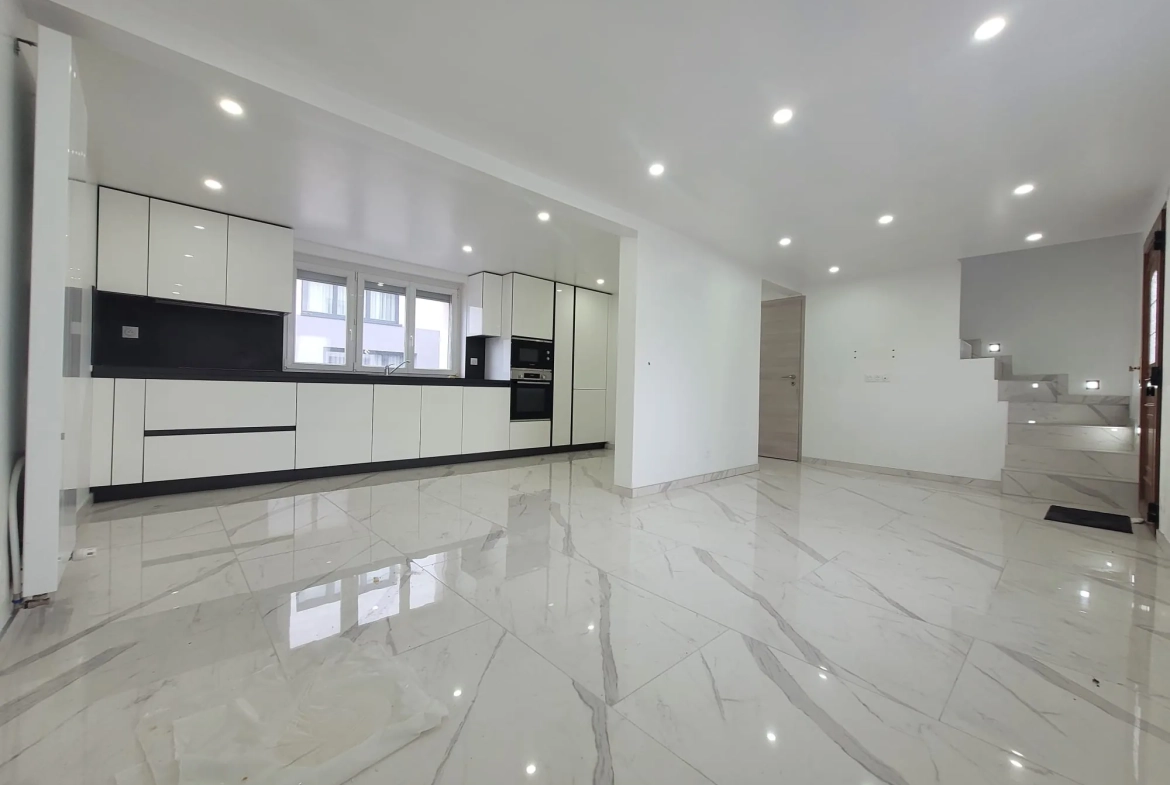 Maison de village rénovée à Village-Neuf avec 2 chambres et grande pièce de vie 