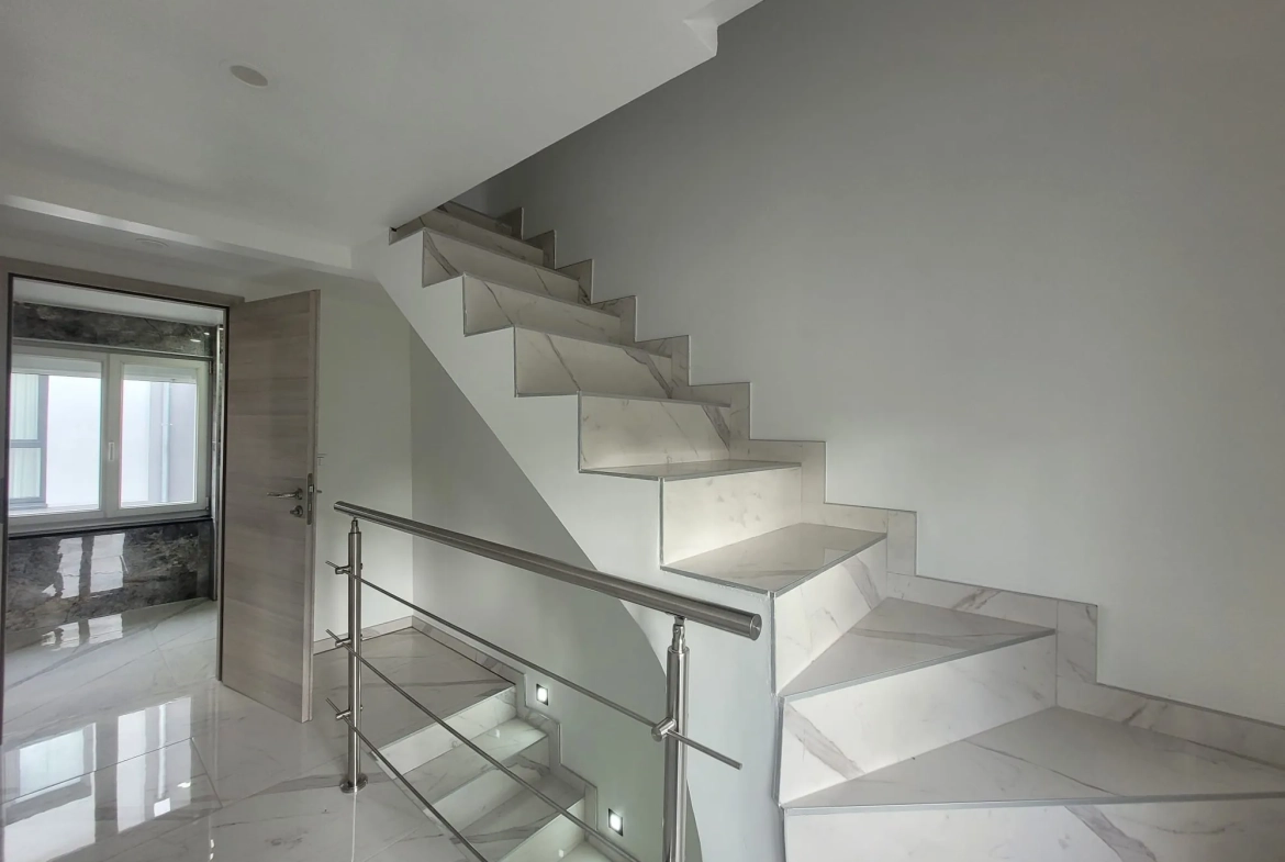 Maison de village rénovée à Village-Neuf avec 2 chambres et grande pièce de vie 