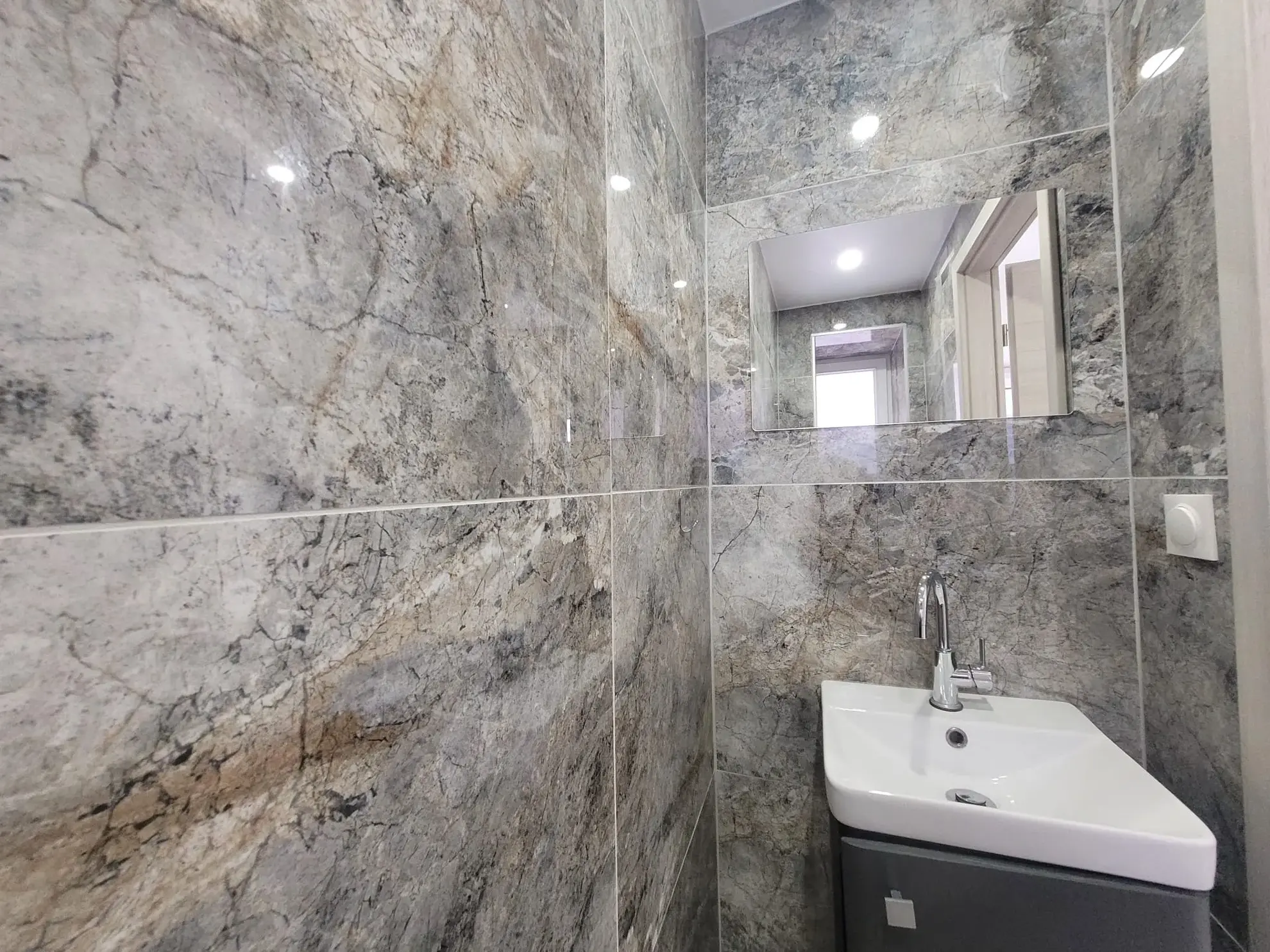Maison de village rénovée à Village-Neuf avec 2 chambres et grande pièce de vie 