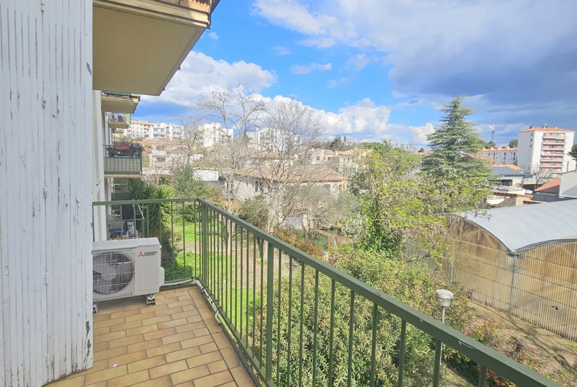 Appartement T3 de 71 m² avec terrasse, parking et cave à Montpellier Chamberte 