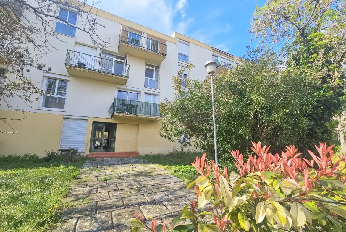 Appartement T3 de 71 m² avec terrasse, parking et cave à Montpellier Chamberte 