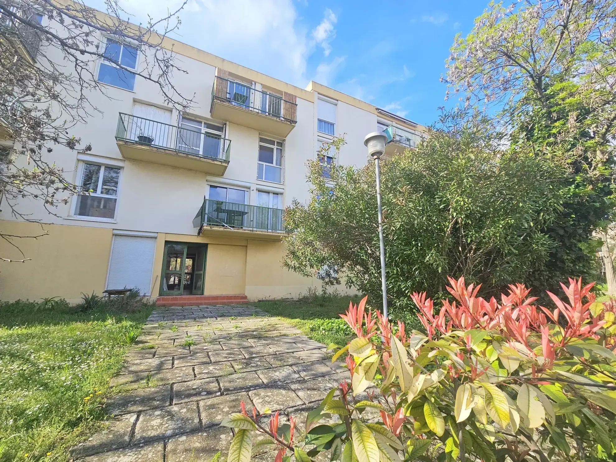 Appartement T3 de 71 m² avec terrasse, parking et cave à Montpellier Chamberte 