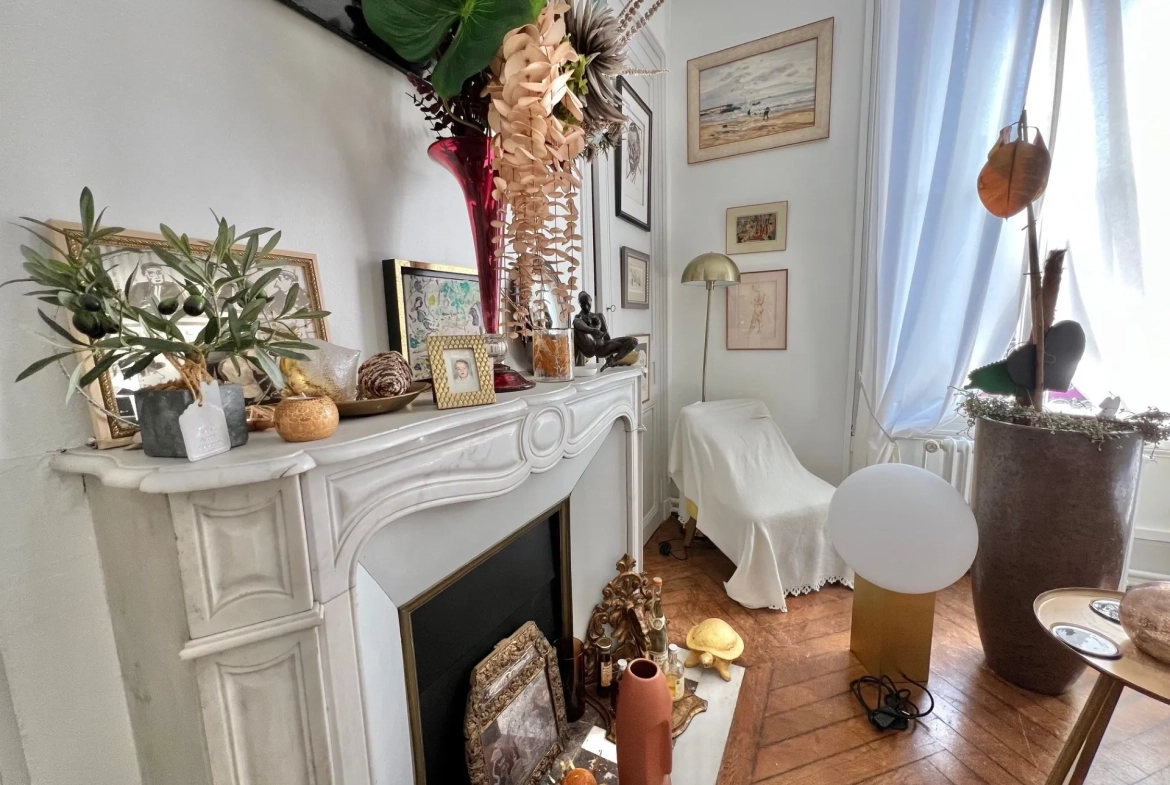 Bel appartement de 103 m² à Elbeuf centre avec 2 chambres et grenier privé 