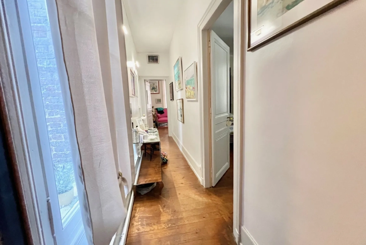 Bel appartement de 103 m² à Elbeuf centre avec 2 chambres et grenier privé 