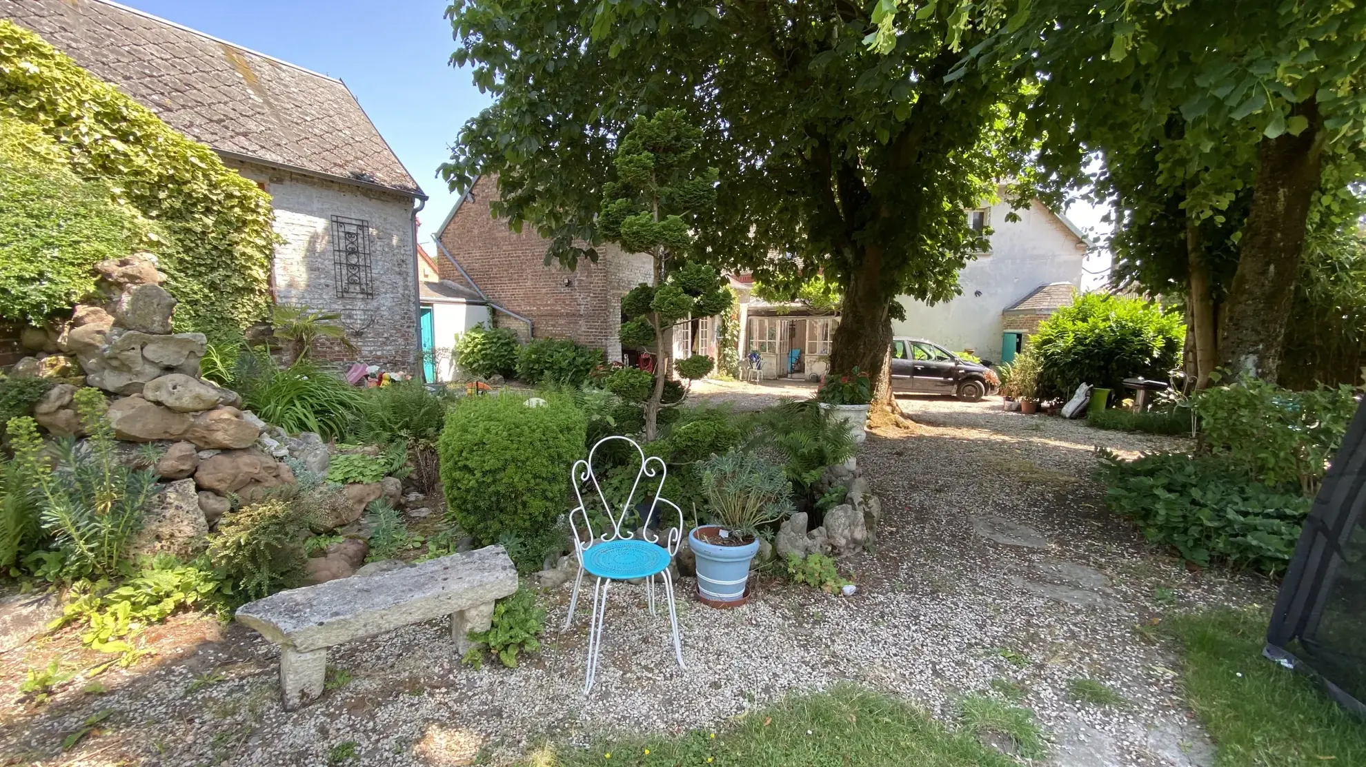 Charmante maison ancienne de 185 m² à Matigny avec terrain privé et dépendances 
