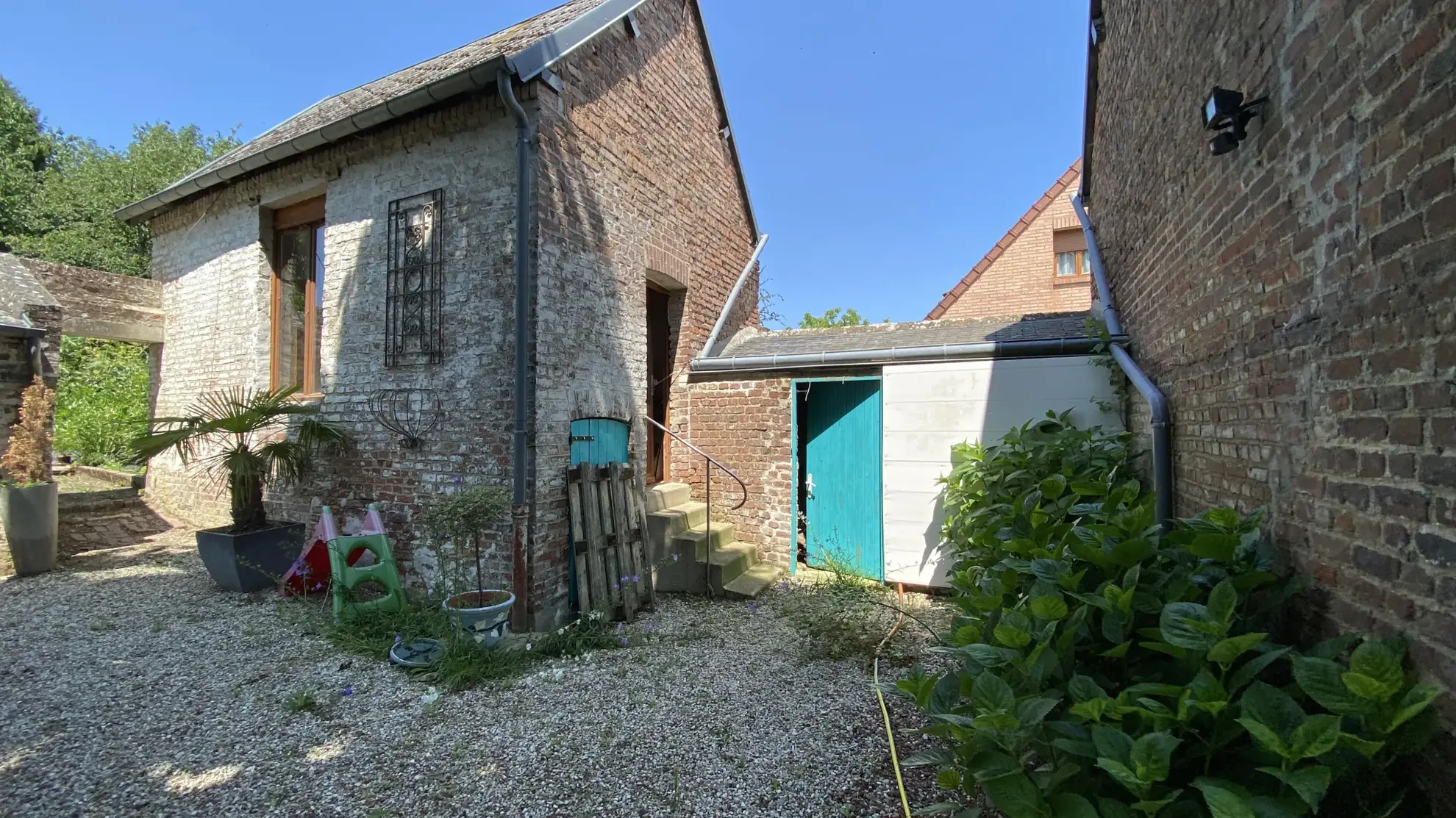 Charmante maison ancienne de 185 m² à Matigny avec terrain privé et dépendances 