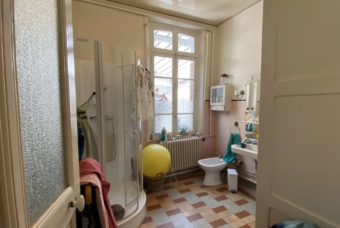 Charmante maison ancienne de 185 m² à Matigny avec terrain privé et dépendances 