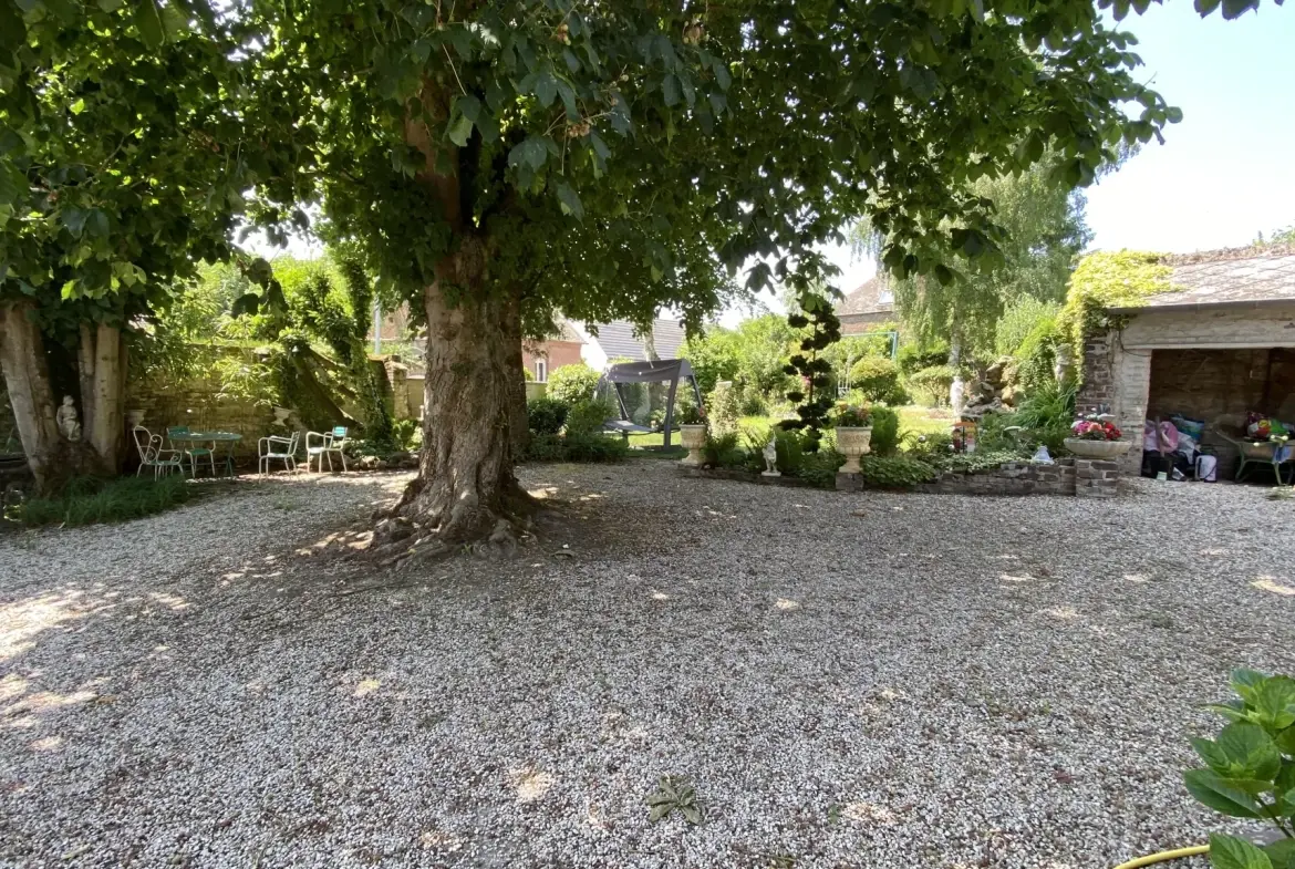 Charmante maison ancienne de 185 m² à Matigny avec terrain privé et dépendances 