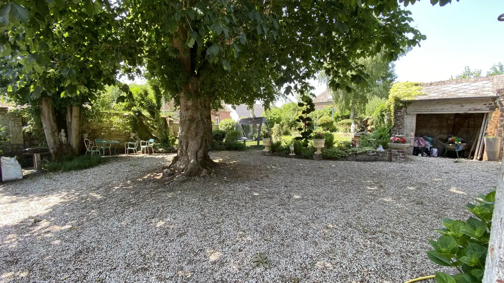 Charmante maison ancienne de 185 m² à Matigny avec terrain privé et dépendances 