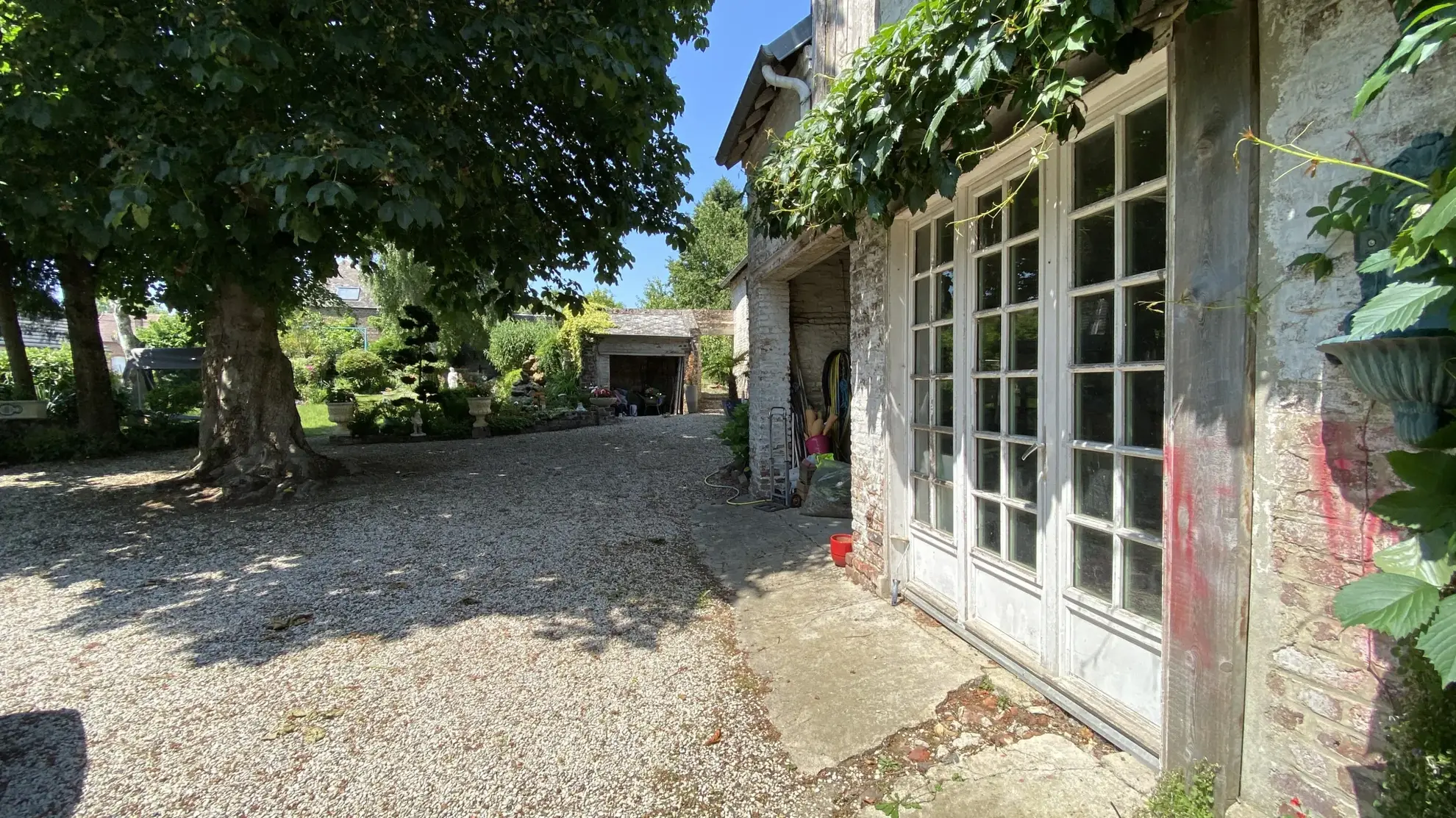 Charmante maison ancienne de 185 m² à Matigny avec terrain privé et dépendances 