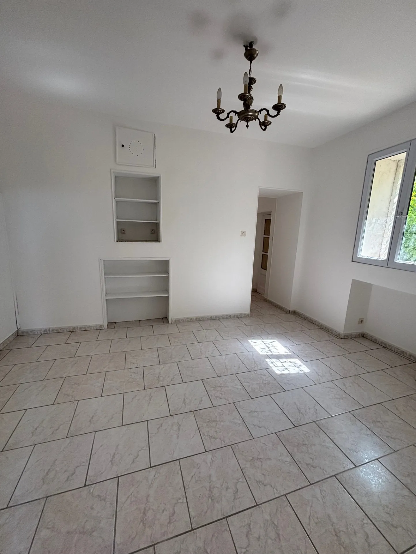 Maison T2 avec grand terrain à Nîmes, quartier La Gazelle 
