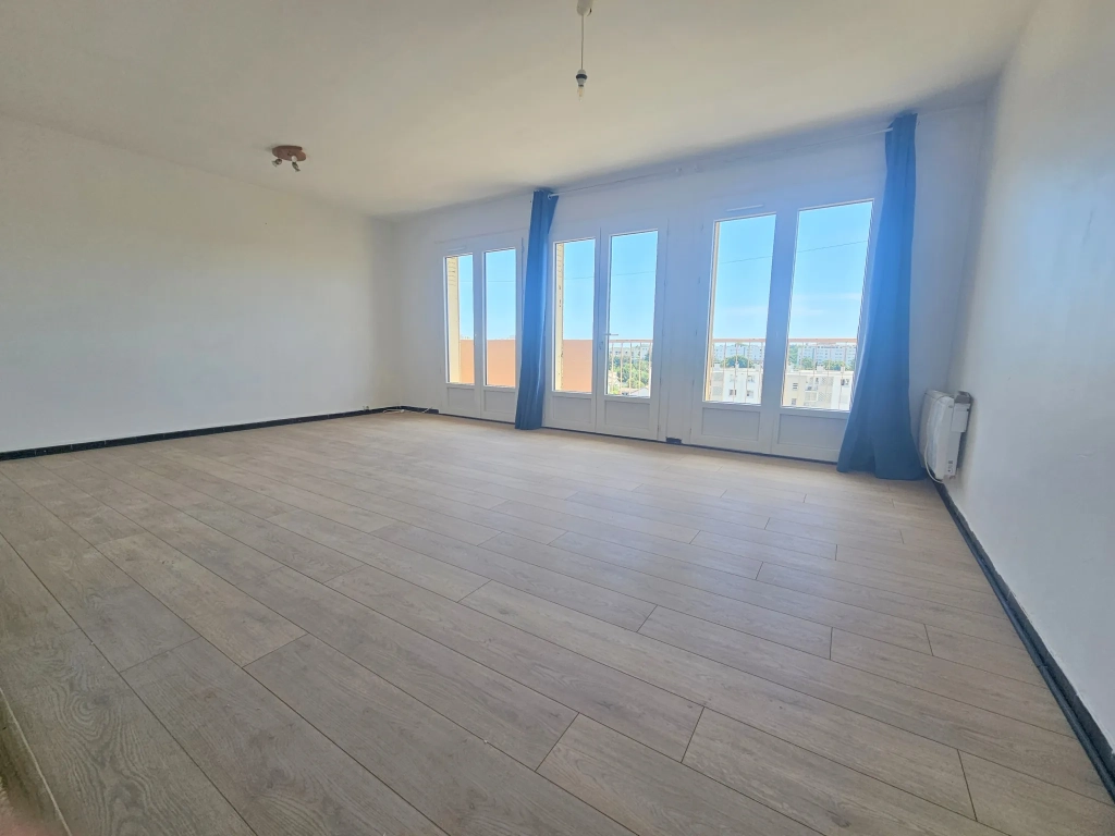 Appartement F3 à vendre à Montpellier avec terrasse, parking et vue dégagée