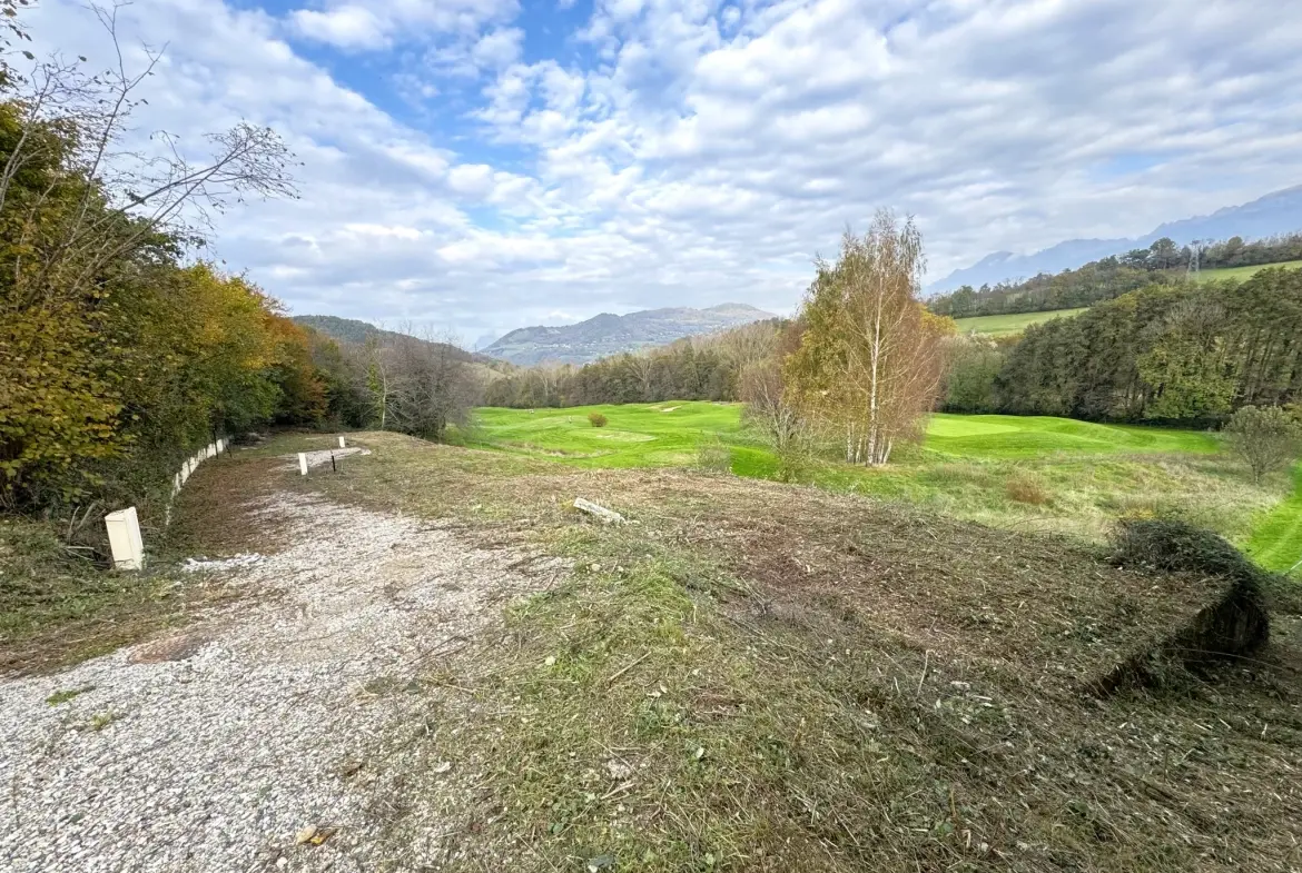 Terrain constructible de 600 m² à Haute-Jarrie avec vue sur Golf et Belledonne 