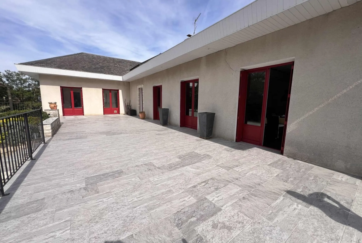 Magnifique maison de prestige avec piscine intérieure entre Aillant-sur-Tholon et Auxerre 