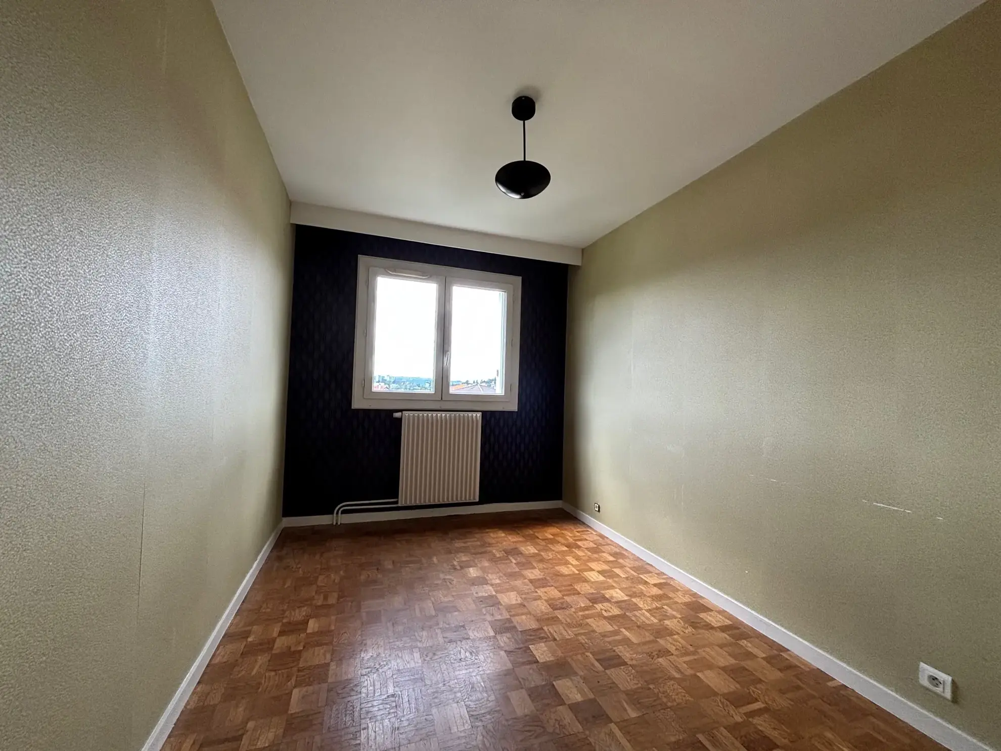Appartement T4 à Saint-Étienne proche Stade Geoffroy Guichard avec parking et cave 