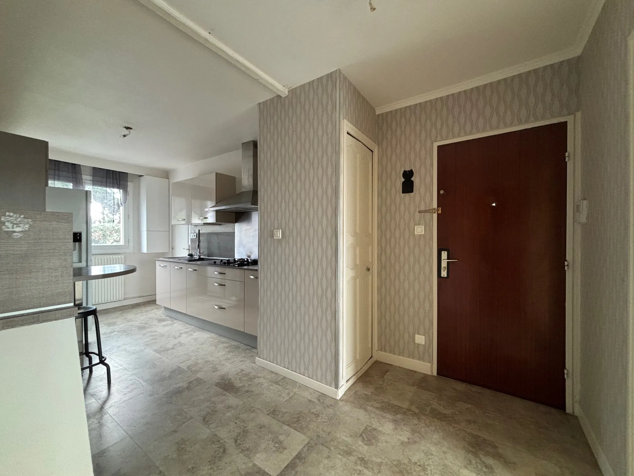 Appartement T4 à Saint-Étienne proche Stade Geoffroy Guichard avec parking et cave 