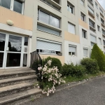 Appartement T4 à Saint-Étienne proche Stade Geoffroy Guichard avec parking et cave